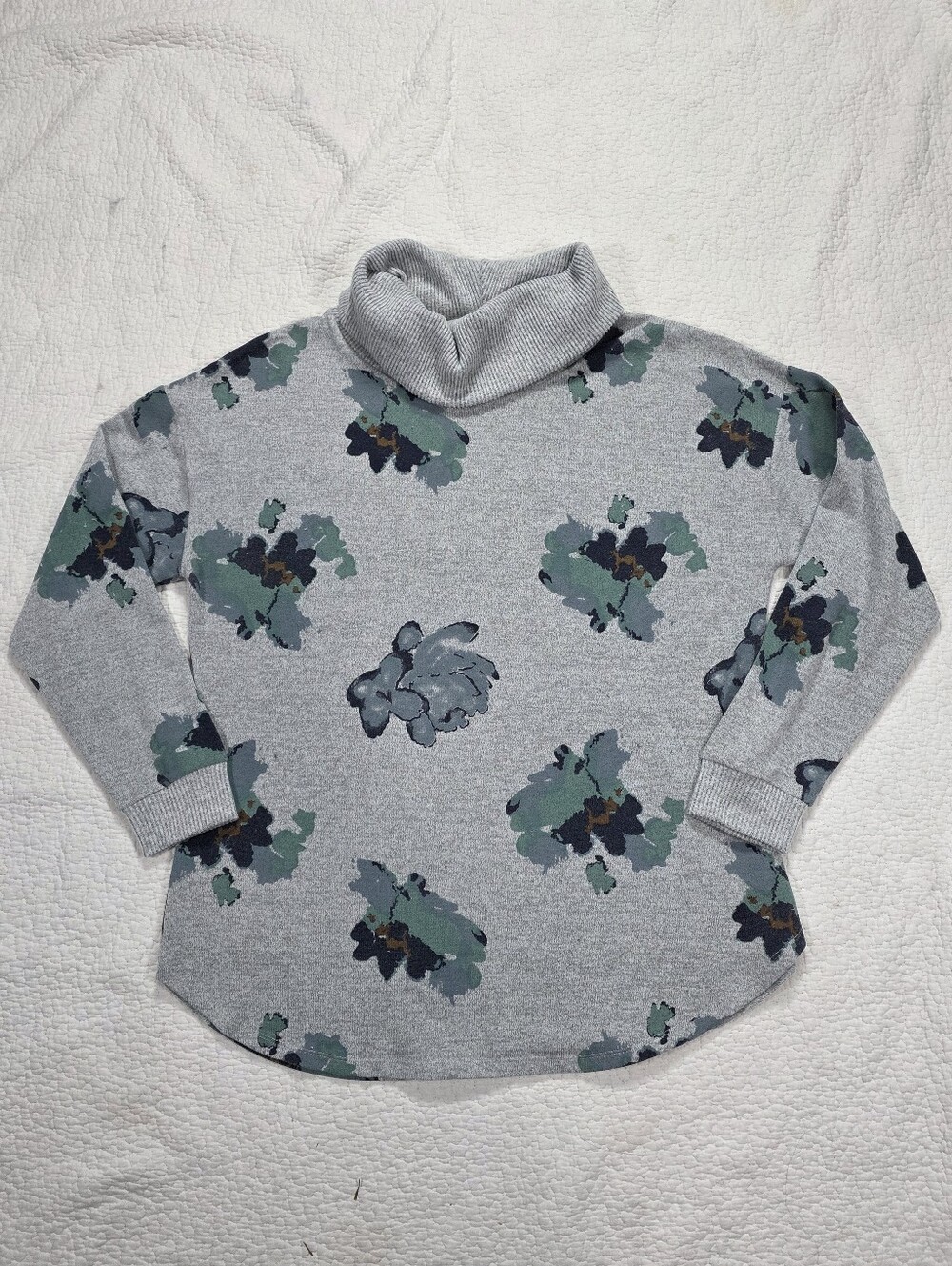 Nass Woman Gray Turtleneck Sweater with Green Floral Print